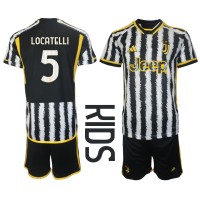 Juventus Manuel Locatelli #5 Replika babykläder Hemmaställ Barn 2023-24 Kortärmad (+ korta byxor)